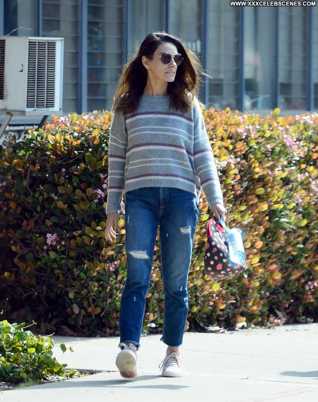 Mila Kunis Los Angeles Posing Hot Beautiful Babe Celebrity Paparazzi