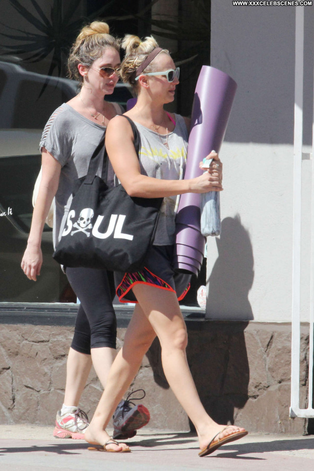 Kaley Cuoco Yoga Class  Babe Beautiful Paparazzi Posing Hot Celebrity