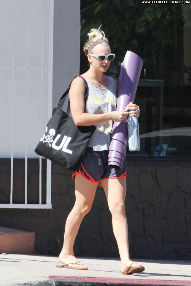 Kaley Cuoco Yoga Class Paparazzi Celebrity Yoga Babe Posing Hot