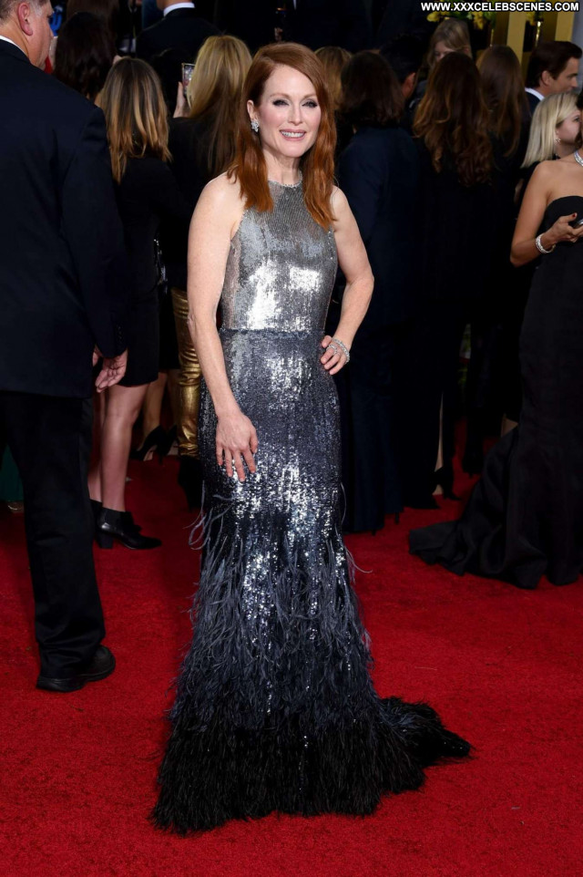 Julianne Moore Golden Globe Awards Paparazzi Babe Posing Hot Awards