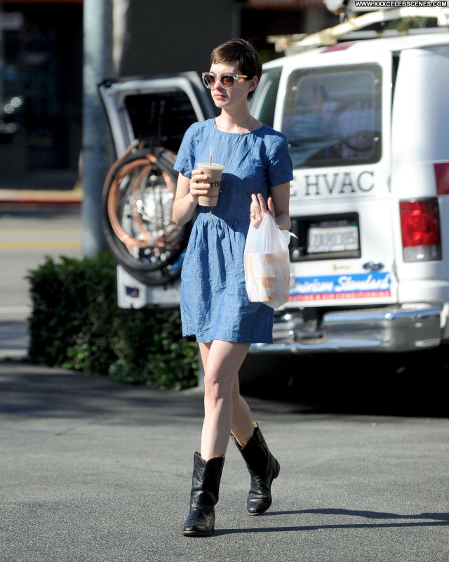 Anne Hathaway West Hollywood West Hollywood Posing Hot Hat Candid