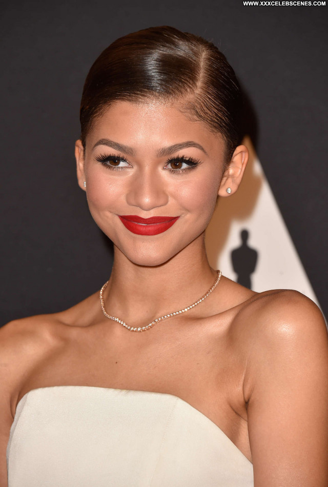 Zendaya No Source Beautiful Babe Awards Hollywood Paparazzi Posing