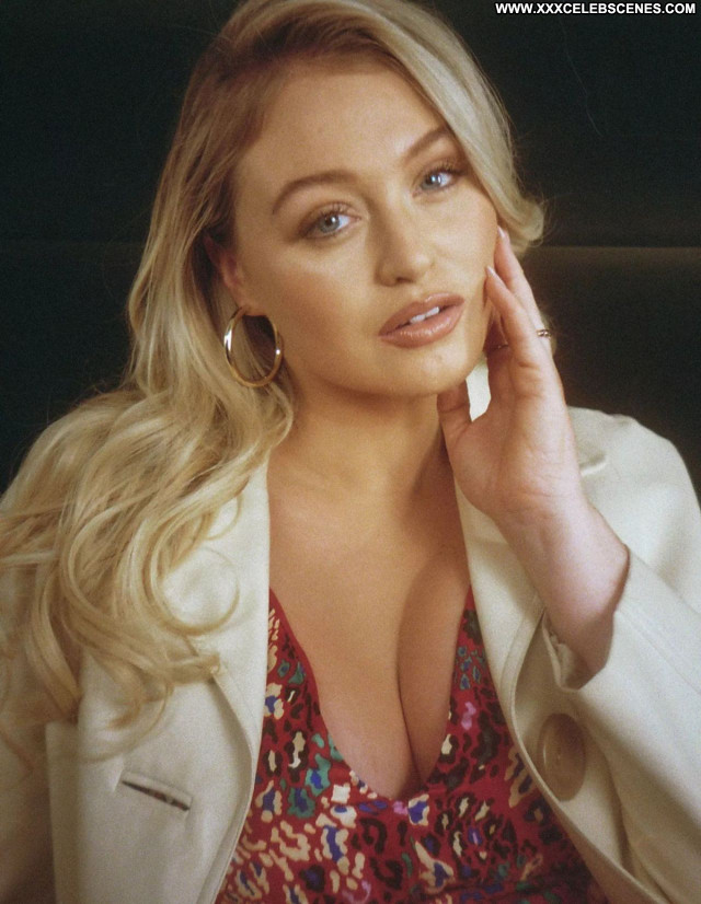 Iskra Lawrence No Source Sexy Beautiful Babe Celebrity Posing Hot