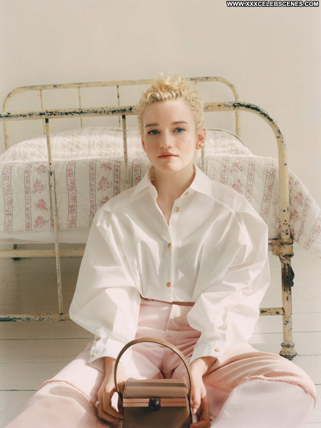 Julia Garner No Source Celebrity Beautiful Sexy Posing Hot Babe