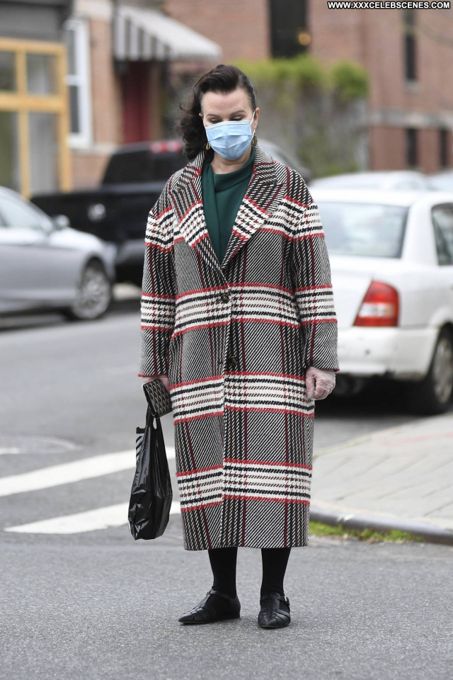 Debi Mazar New York Posing Hot Beautiful Celebrity Paparazzi Babe