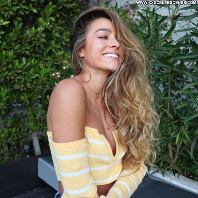 Sommer Ray No Source  Paparazzi Posing Hot Babe Celebrity Beautiful