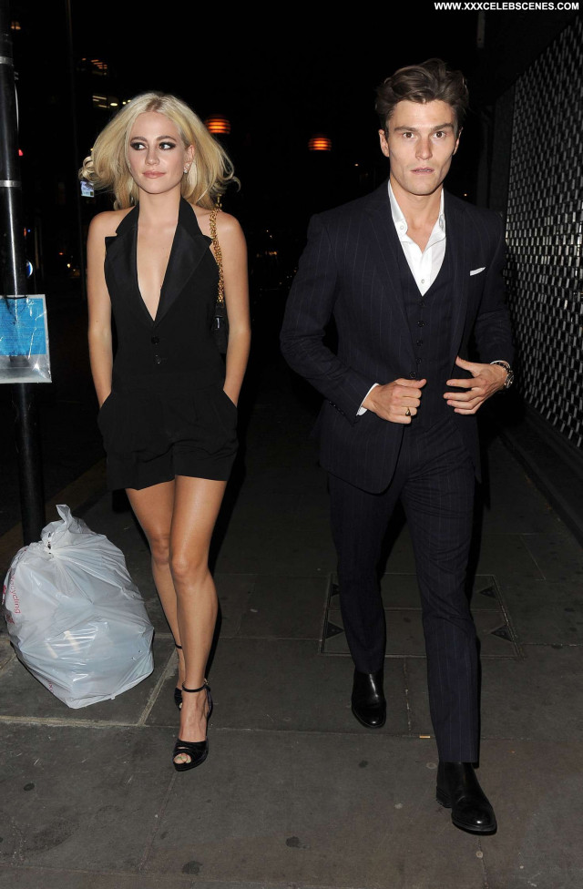 Pixie Lott No Source Restaurant Posing Hot Paparazzi Celebrity Babe