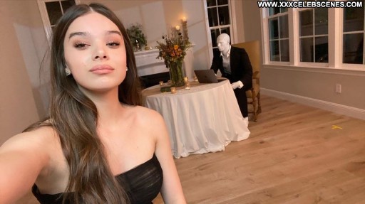 Hailee Steinfeld Celebrity Sexy Babe Posing Hot Beautiful Straight