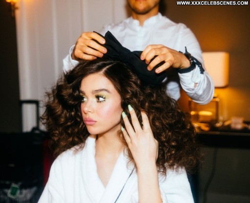 Hailee Steinfeld Celebrity Sexy Babe Posing Hot Beautiful Straight