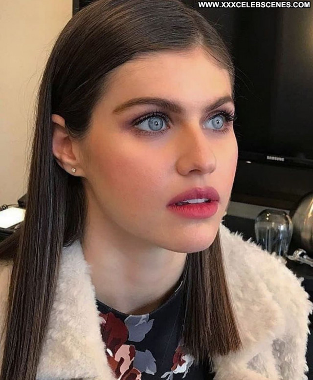 Alexandra Daddario No Source Celebrity Posing Hot Beautiful Sexy Babe