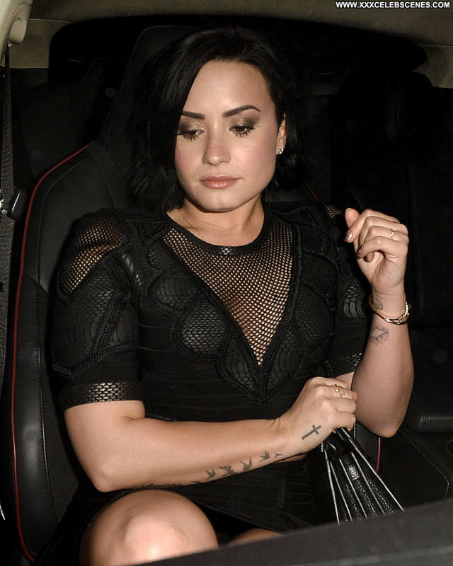 Demi Lovato Los Angeles Angel Celebrity Babe Los Angeles Restaurant