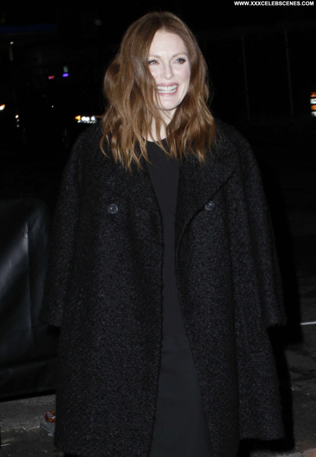 Julianne Moore The Daily Show Nyc Babe Paparazzi Celebrity Beautiful