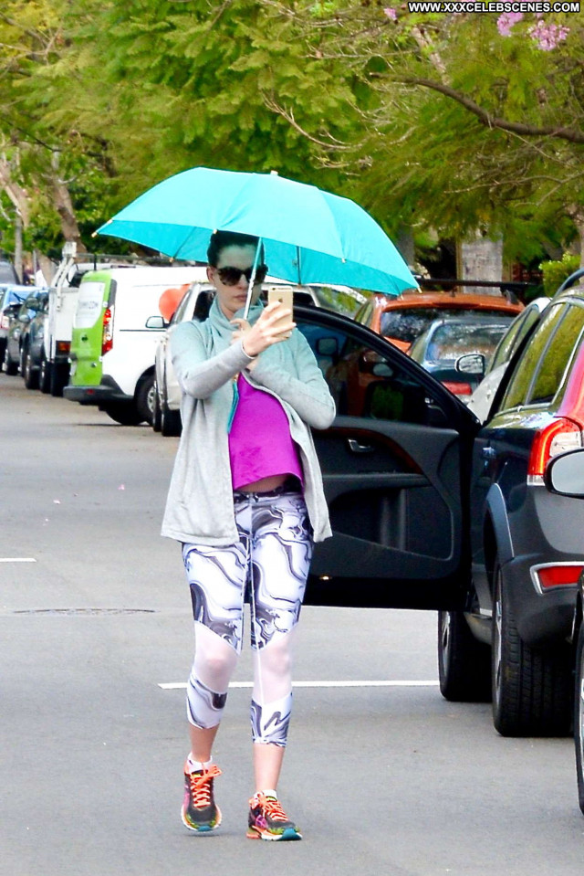 Anne Hathaway Beverly Hills Beautiful Hat Babe Paparazzi Posing Hot