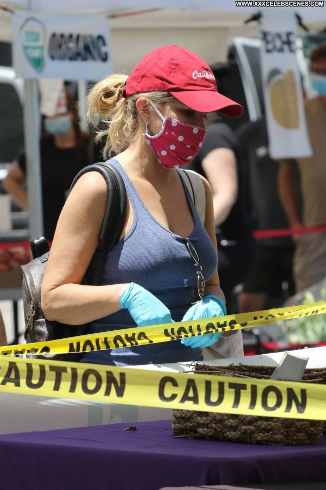 Donna Derrico Farmers Market In La Beautiful Paparazzi Celebrity Babe