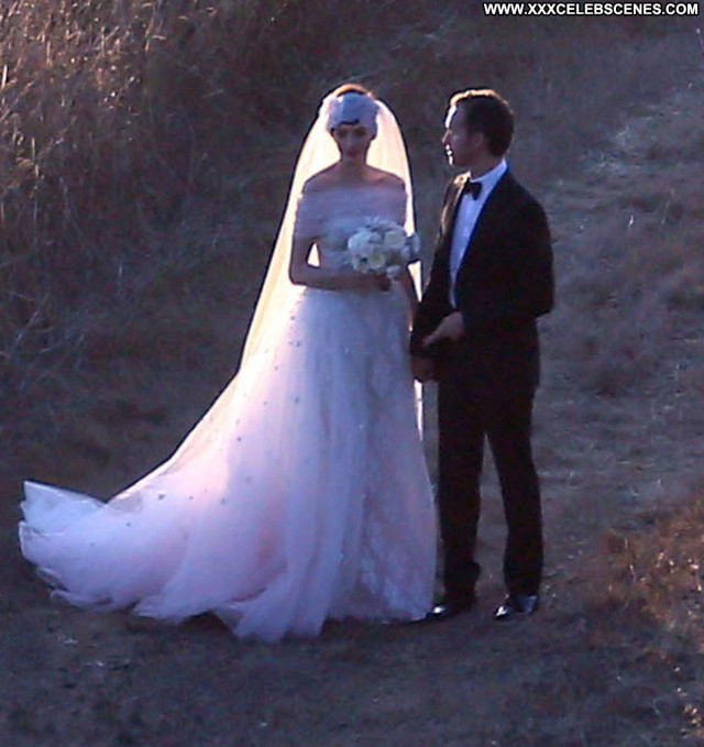 Photos No Source Celebrity Posing Hot Babe Wedding Hat Paparazzi