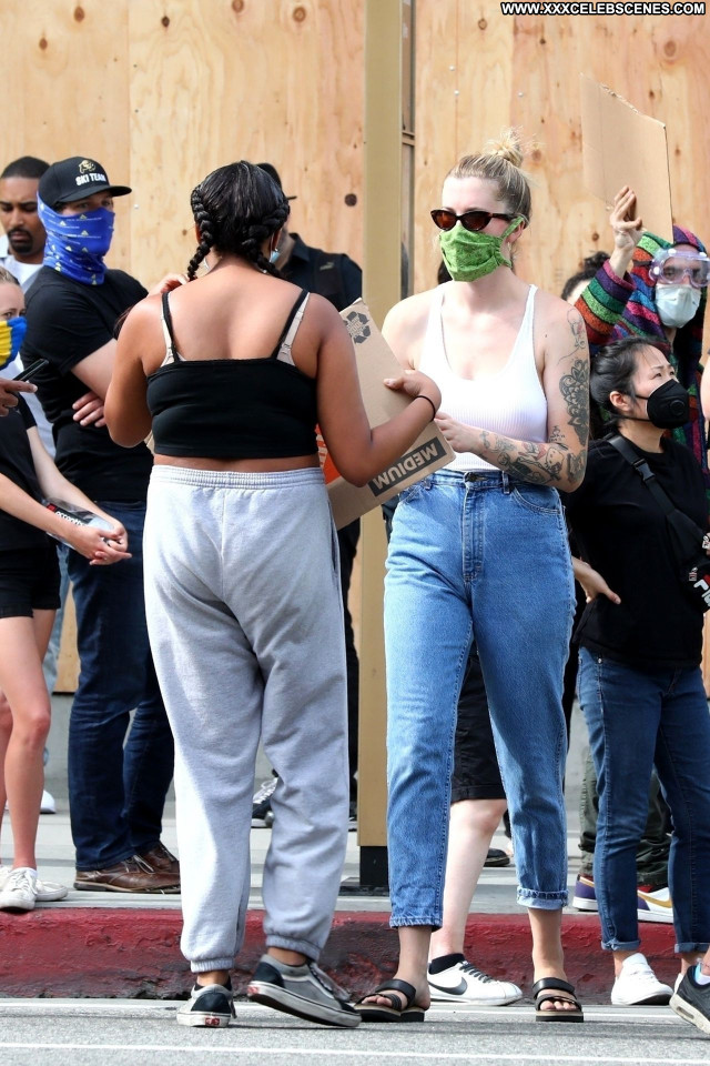 Ireland Baldwin No Source Posing Hot Babe Sexy Celebrity Beautiful