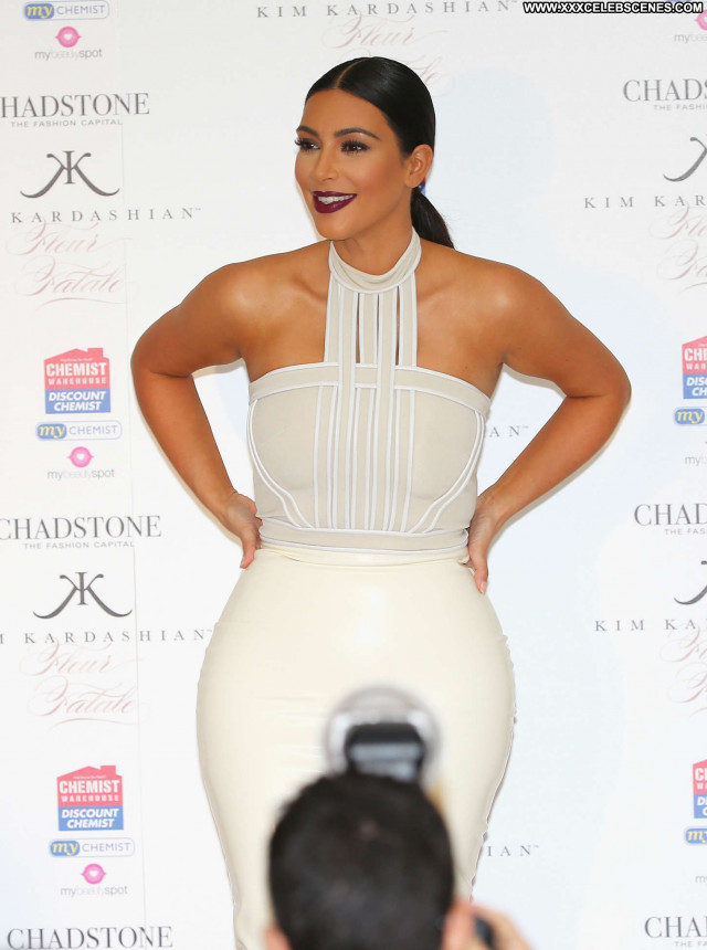 Kim Kardashian No Source Babe Celebrity Paparazzi Posing Hot Fat