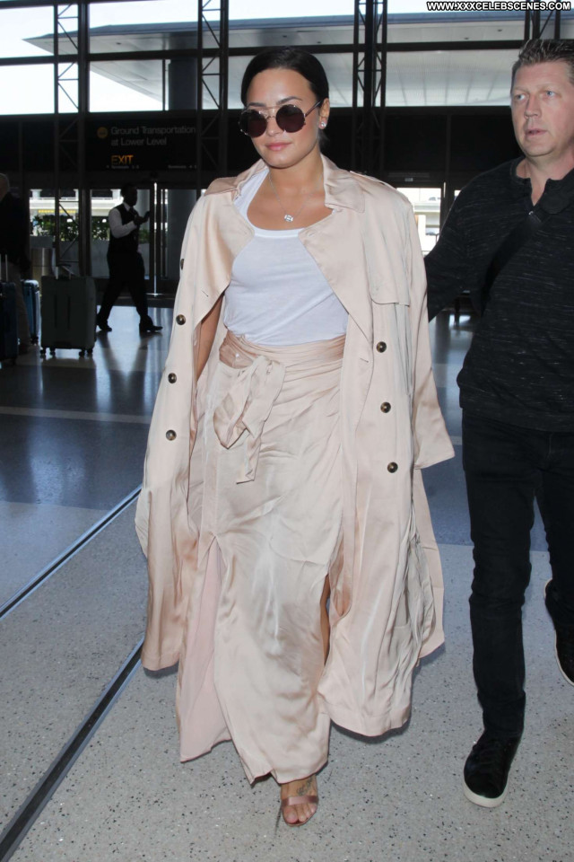 Demi Lovato Lax Airport Celebrity Paparazzi Babe Beautiful Los