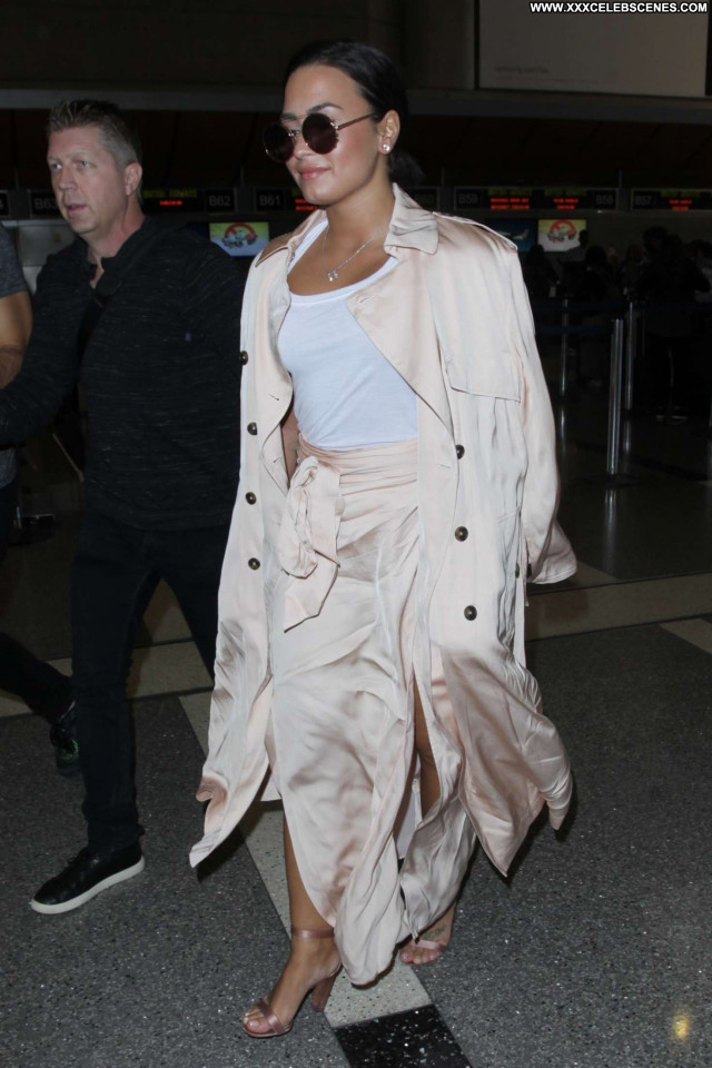 Demi Lovato Lax Airport Paparazzi Beautiful Posing Hot Angel