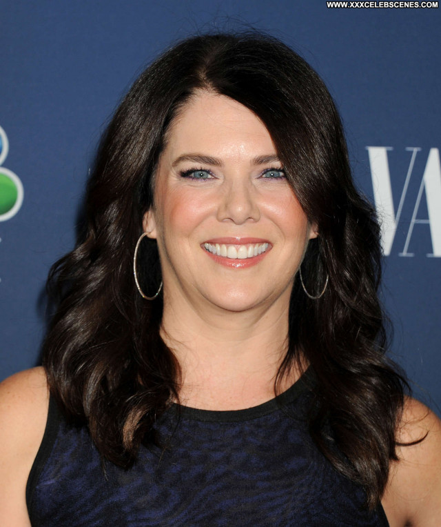 Lauren Graham Vanity Fair Babe Celebrity Paparazzi Party Posing Hot