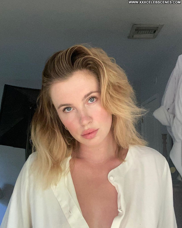 Ireland Baldwin No Source Posing Hot Sexy Babe Beautiful Celebrity