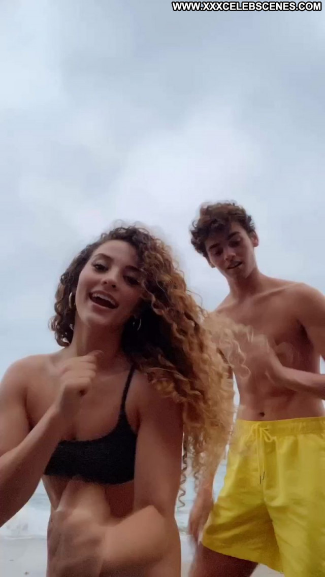 Sofie Dossi No Source Posing Hot Babe Celebrity Sexy Beautiful