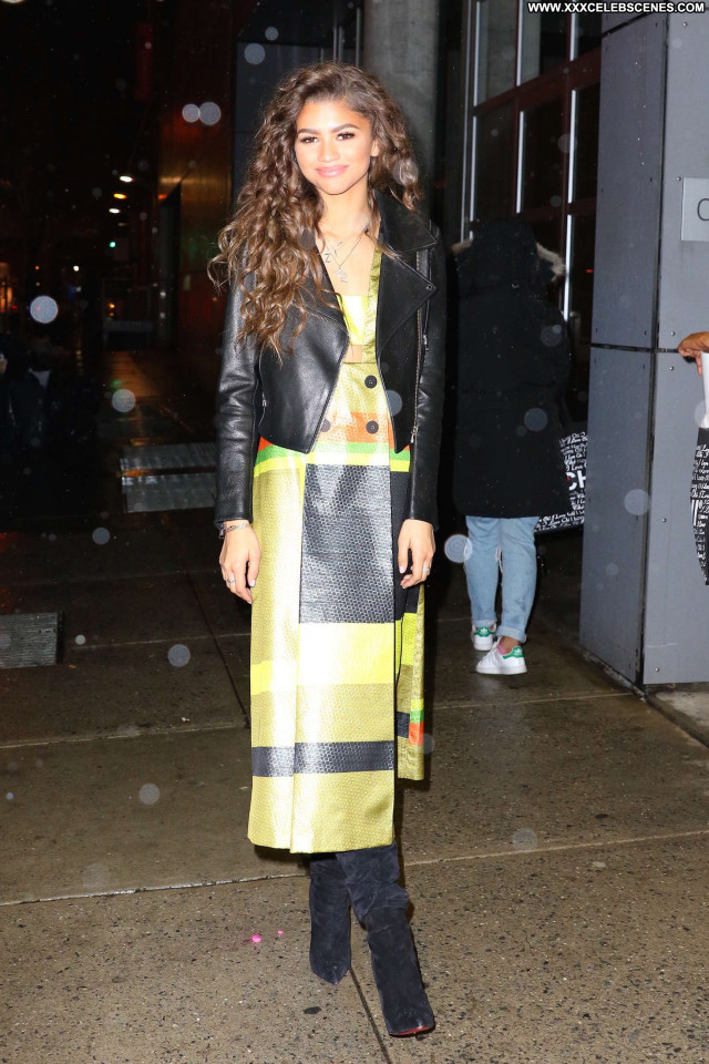 Zendaya No Source Beautiful Paparazzi Babe Nyc Posing Hot Celebrity