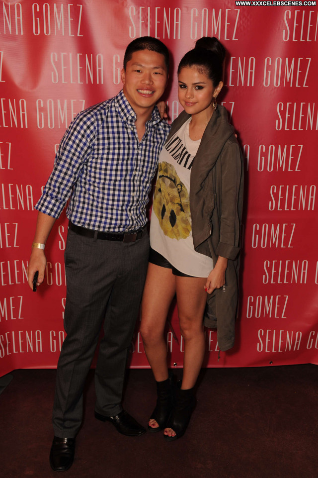 Selena Gomez No Source Beautiful Posing Hot Celebrity Paparazzi Party