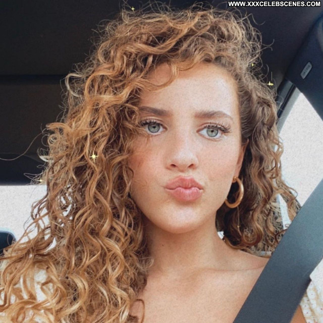 Sofie Dossi No Source Beautiful Celebrity Posing Hot Sexy Babe