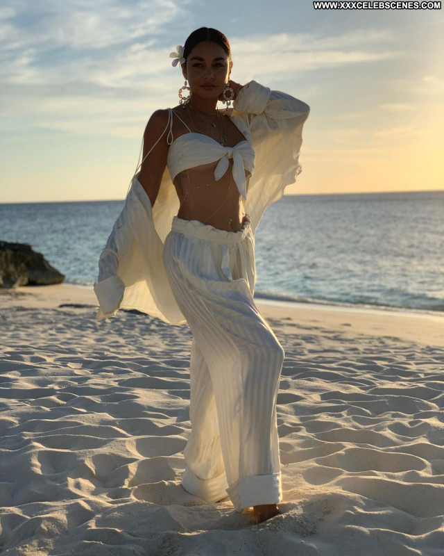 Vanessa Hudgens No Source Posing Hot Celebrity Beautiful Sexy Babe