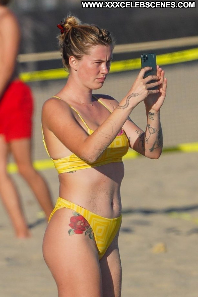 Rose Byrne The Beach Posing Hot Paparazzi Beautiful Celebrity Babe