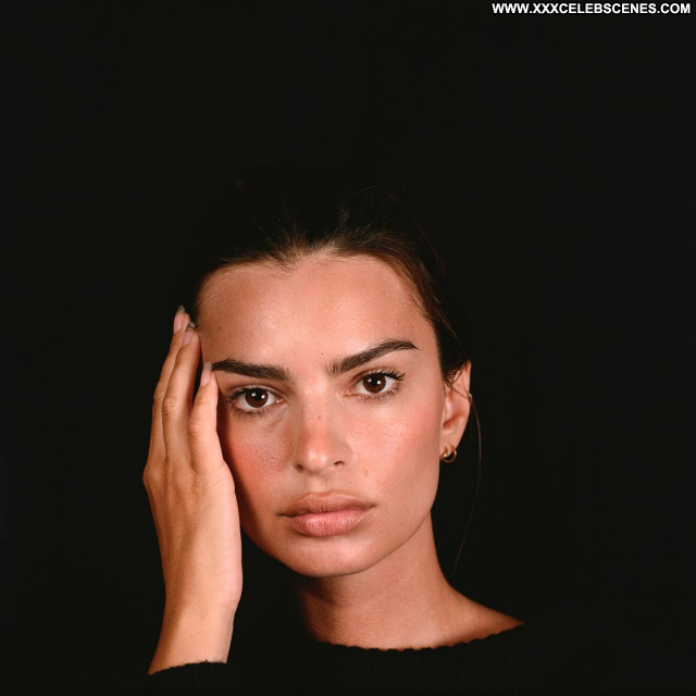 Emily Ratajkowski No Source Beautiful Sexy Posing Hot Babe Celebrity