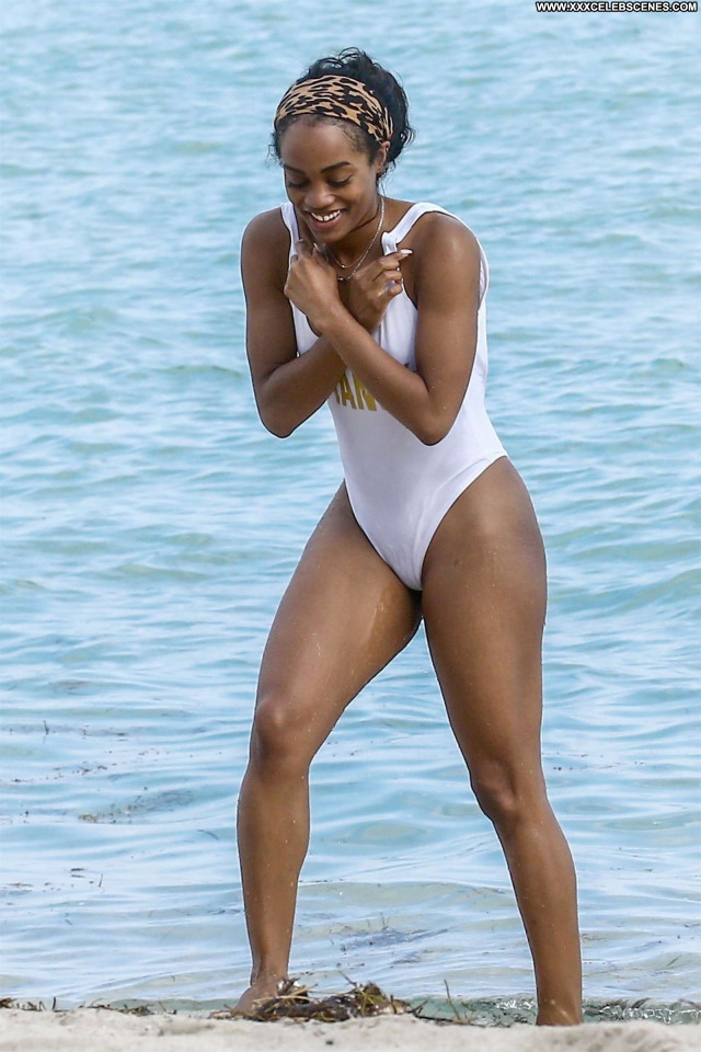 Rachel Lindsay The Beach Babe Posing Hot Paparazzi Celebrity Beautiful