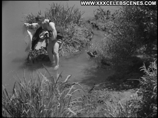 Leda Gloria Posing Hot Beautiful Babe Celebrity Straight